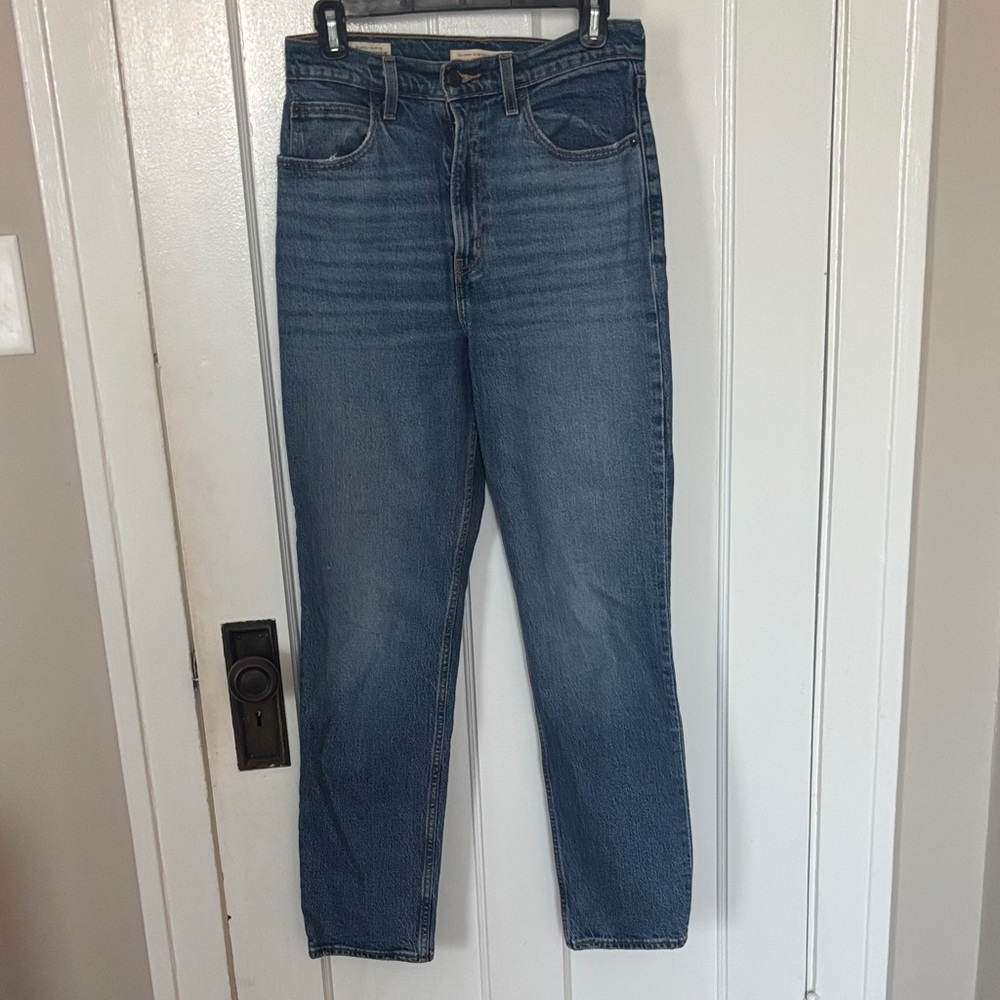Classic Blue Denim Jeans Levi’s 70s high slim straight jeans in size 27/4